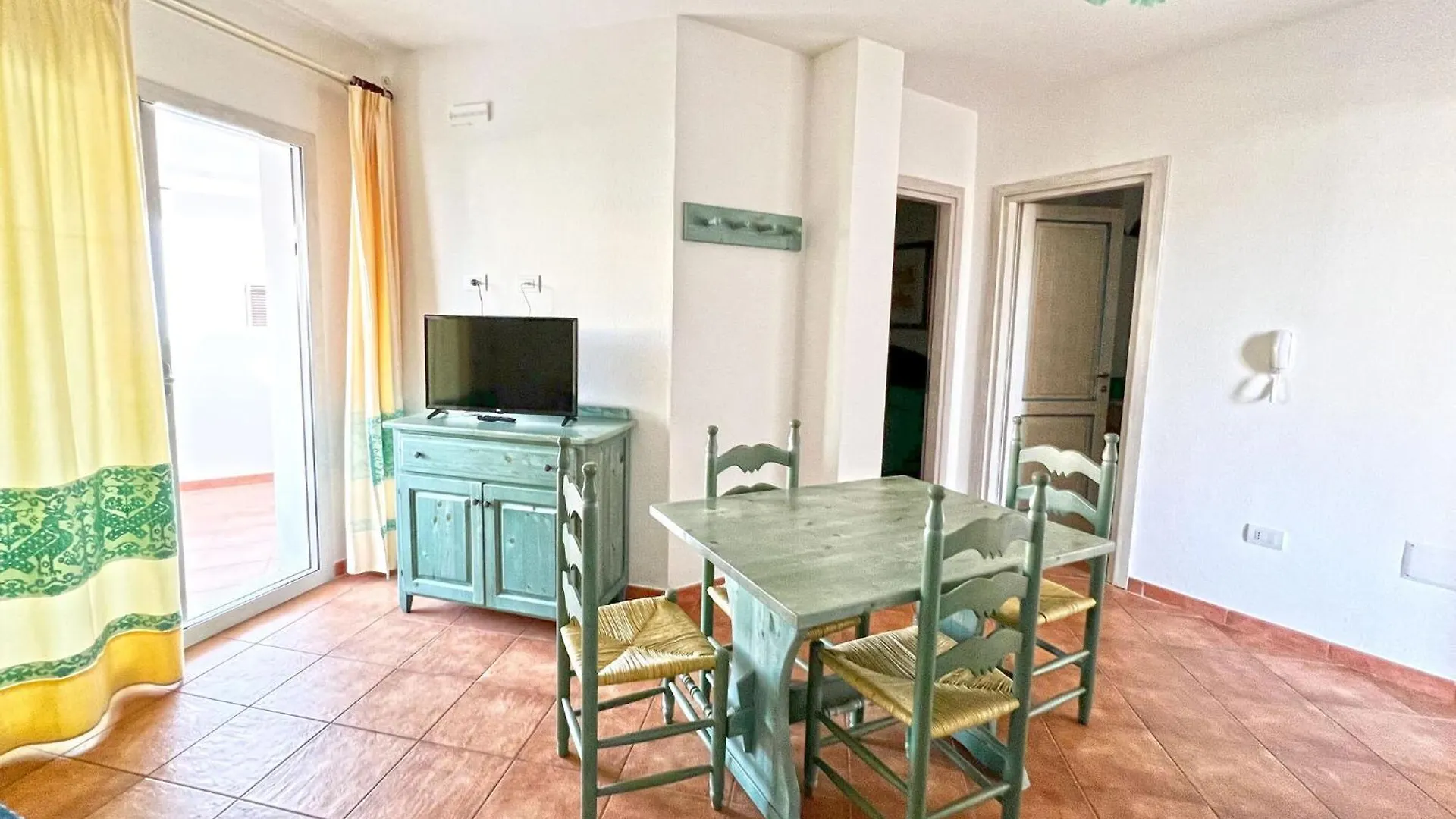 Apartments In Golfo אורוסיי